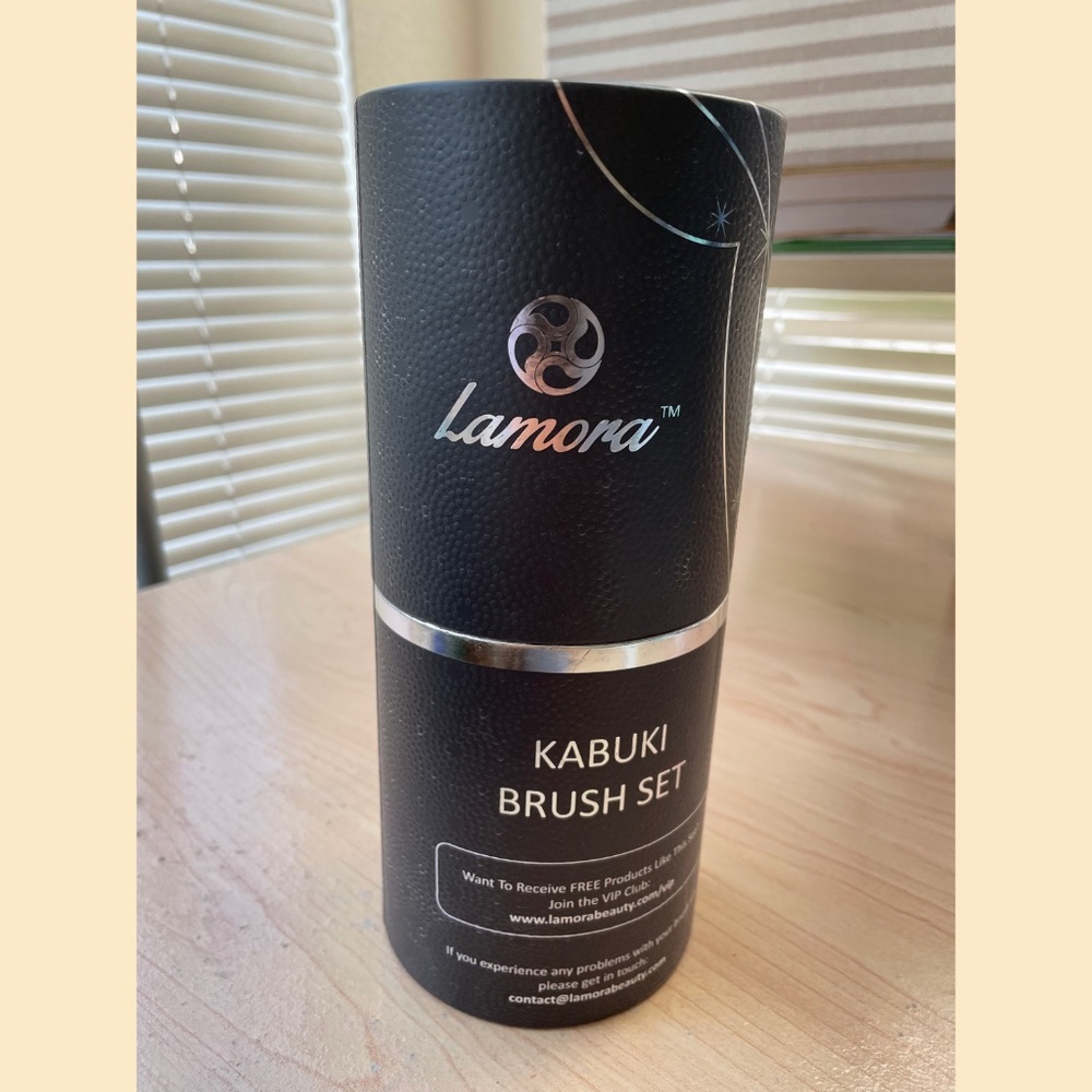 Lamora Kabuki Makeup Brushes Set